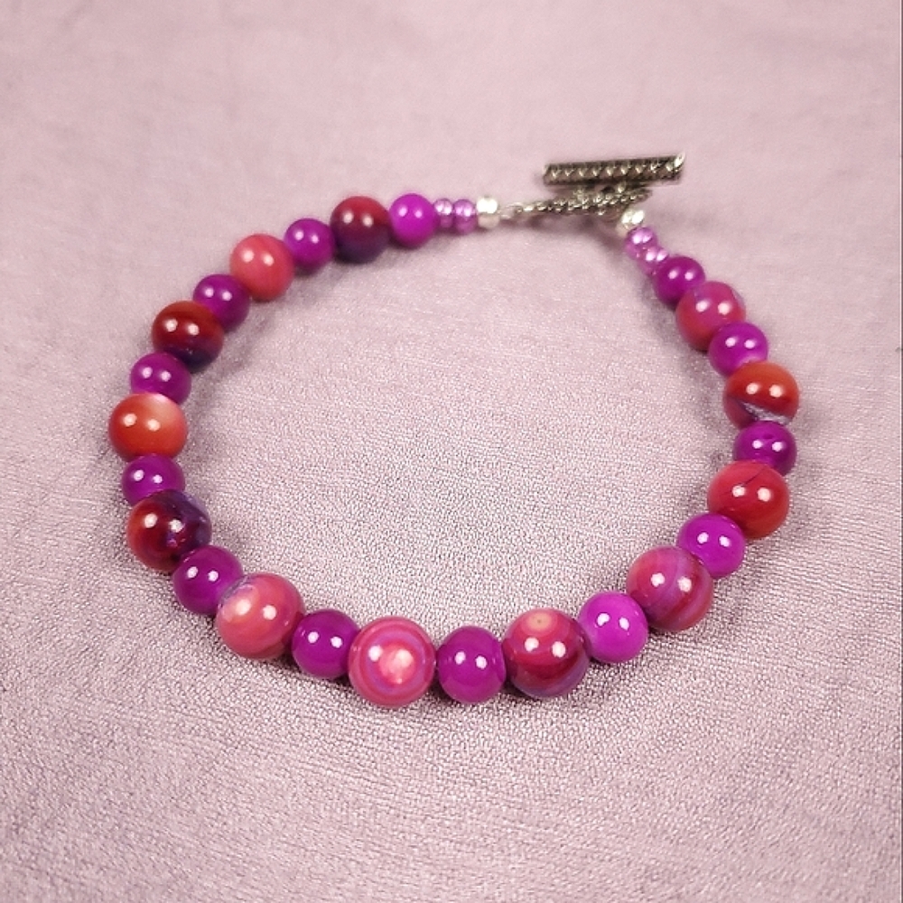 🦋 Magenta and Purple Beaded Bracelet 🦋1/$14~2/$24~3/$30🦋